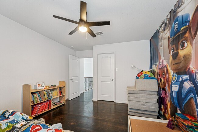 Building Photo - Massive 4 Bedroom, 2.5 Bathroom home in Blanco Vista - astro turfed front yard