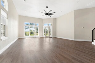Building Photo - 2501 Country Club Dr