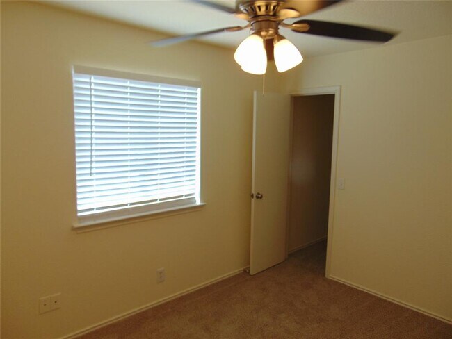 Building Photo - 15209 Bullace St