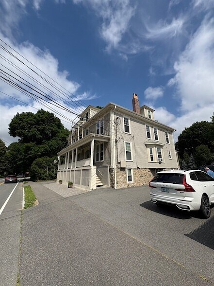 Building Photo - 63 Oak St
