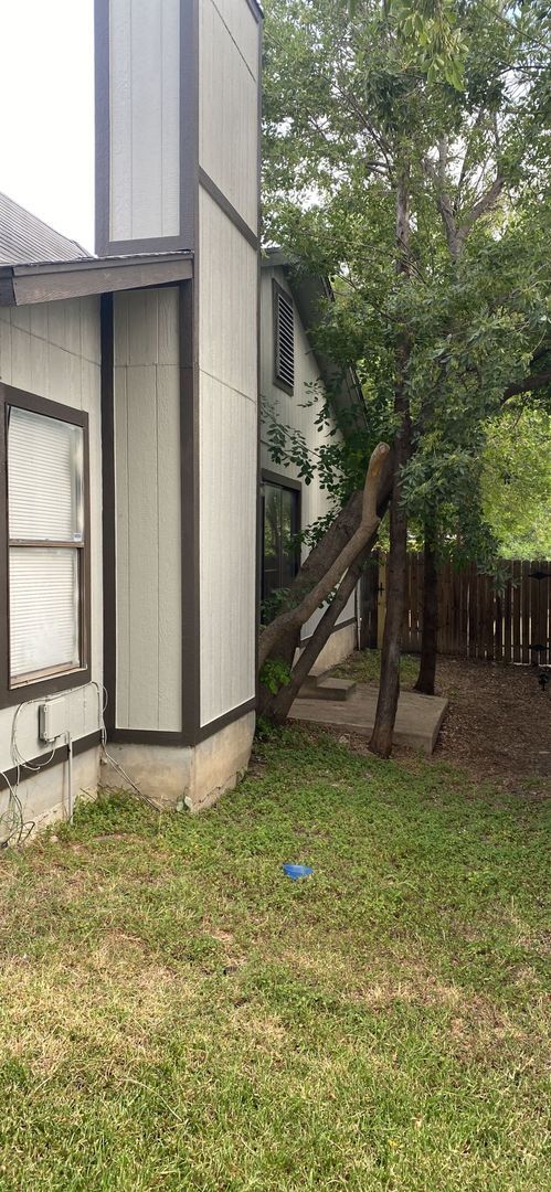 Building Photo - 9655 Bratton Dr