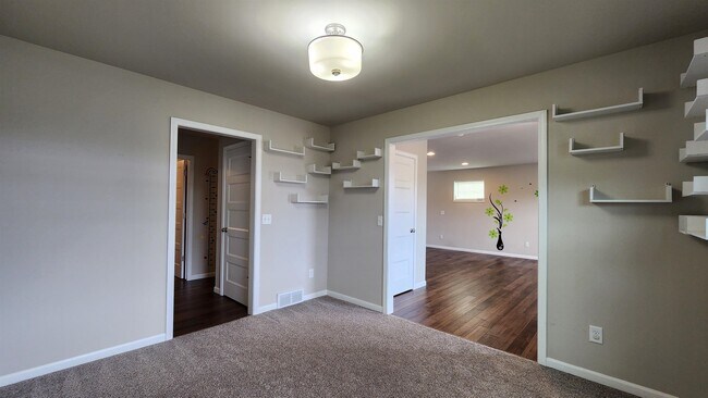 Building Photo - 9359 Highland Gate Way