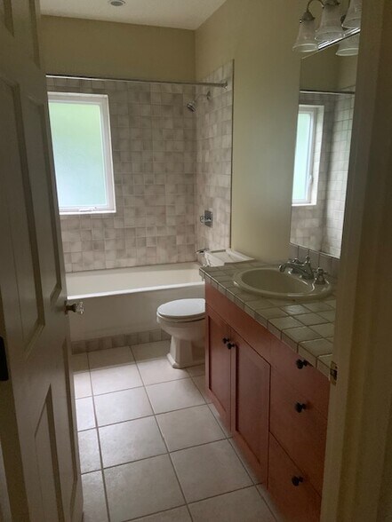 Upstairs Bathroom - 7117 Beach Dr SW
