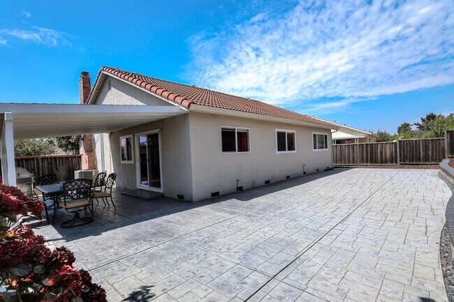 Building Photo - 1060 Belford Dr