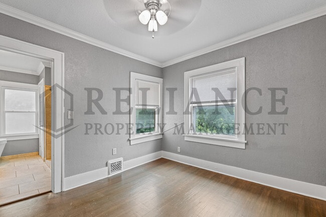 Building Photo - 332 N Rutan St