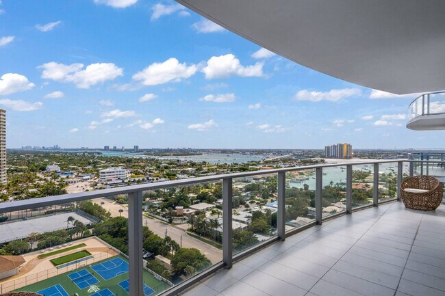 Building Photo - 3100 N Ocean Dr