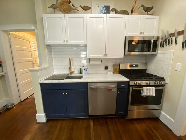 Building Photo - 2225 Blossom St