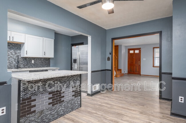 Building Photo - 1237 Delbert Ave