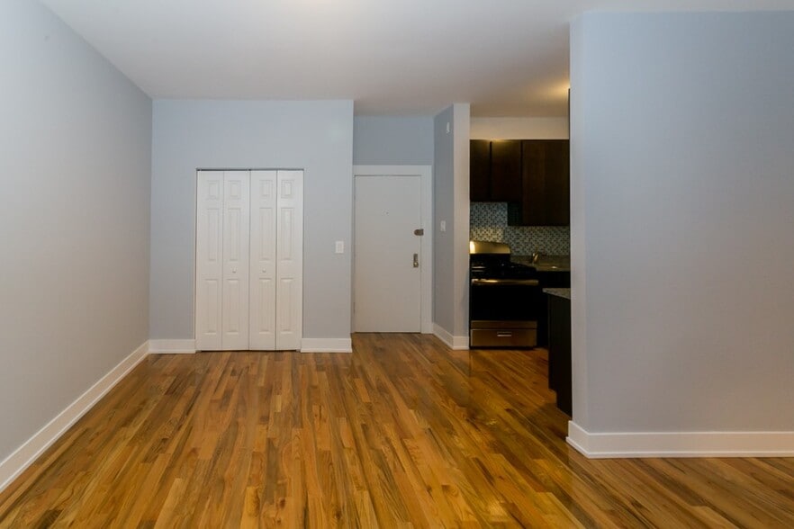 Building Photo - 4828 N Damen Ave