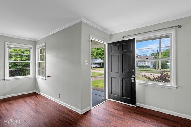 Building Photo - Check Out this 3 bed 2 bath