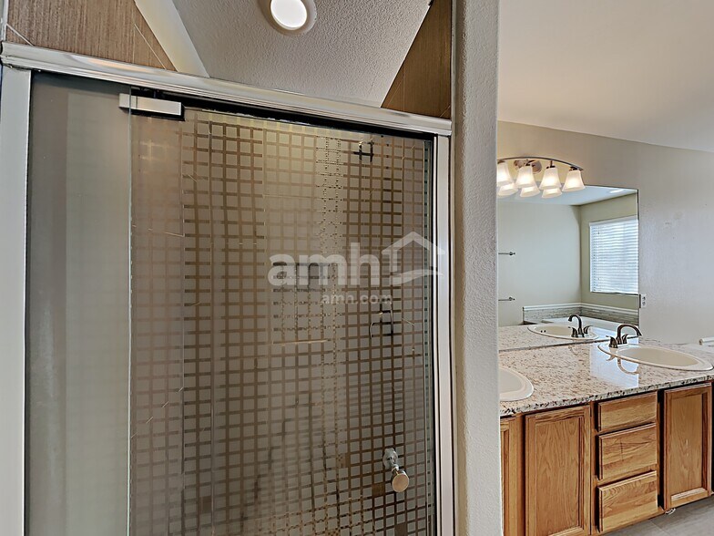 Building Photo - 2768 S Cathay Ct