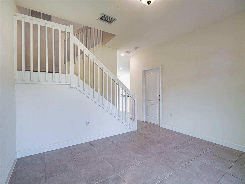 Building Photo - 10092 W Villa Cir