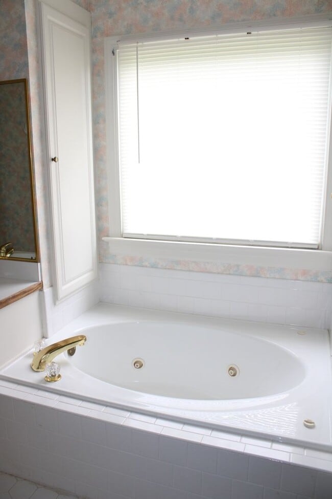 Building Photo - 4400 Dewfield Dr N