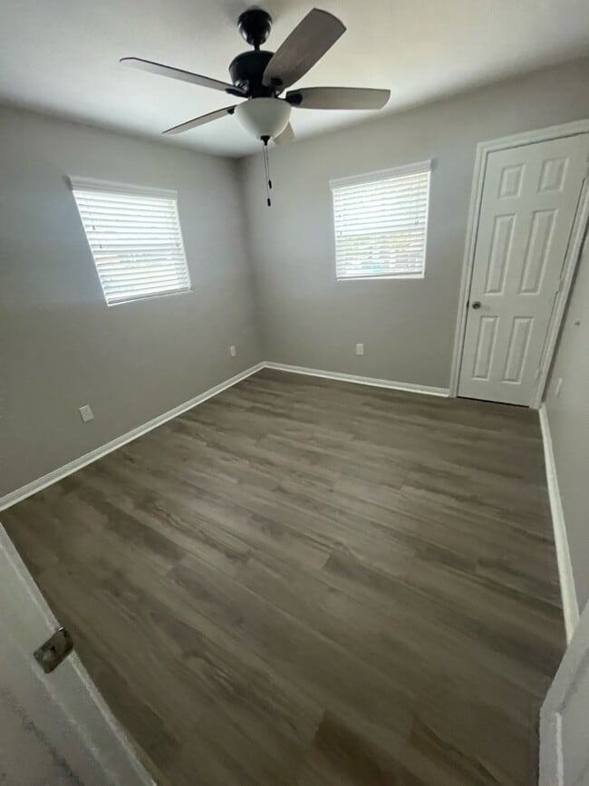 Building Photo - 1572 E Pine Lake Cir