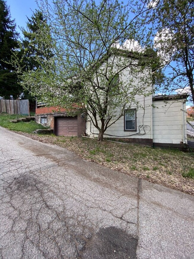 Building Photo - 388 Republic St