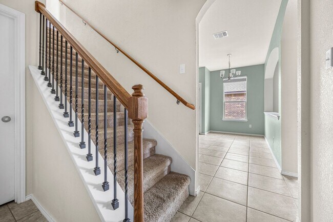 Building Photo - 1414 Fawn Lily Dr