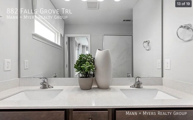 Building Photo - 882 Falls Grove Trl