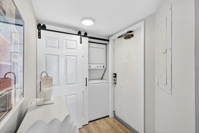 Building Photo - 9650 S Ocean Dr