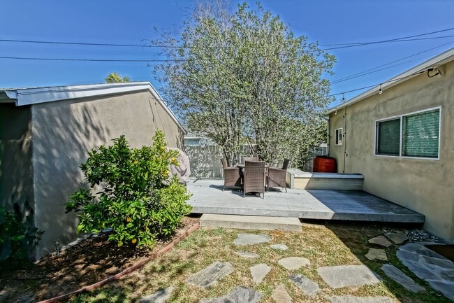 Building Photo - REMODELED, CHARMING & AIRY 3BR2BA HOME W/ OFFICE ON A LARGE LOT W/ NICELY LANDSCAPED FRONT YARD, ...