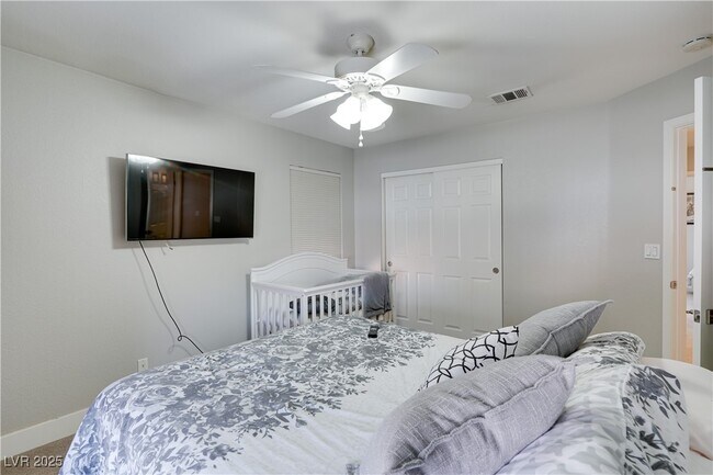 Building Photo - 20 Fantasia Ln