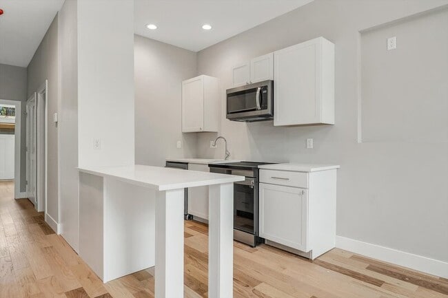 Building Photo - 3322 Michigan Ave