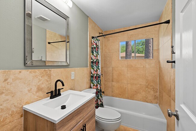Building Photo - 5202 Nina Lee Ln