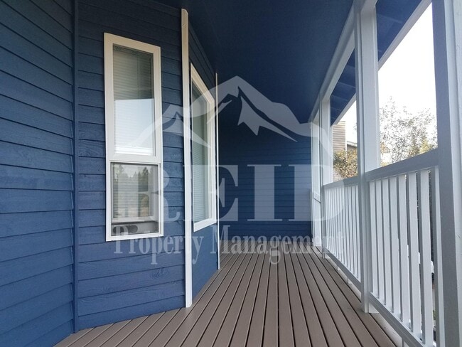 Building Photo - Ridgetop / Island Lake home located in a cul-de-sac