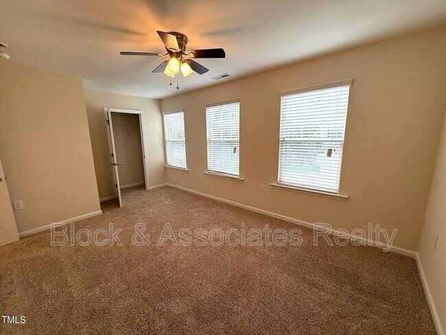 Building Photo - 238 Begen St