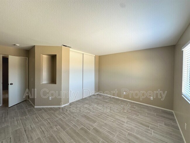 Building Photo - 15580 Avenida Ramada