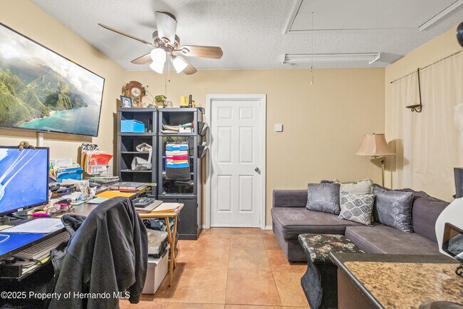 Building Photo - 4052 Montano Ave