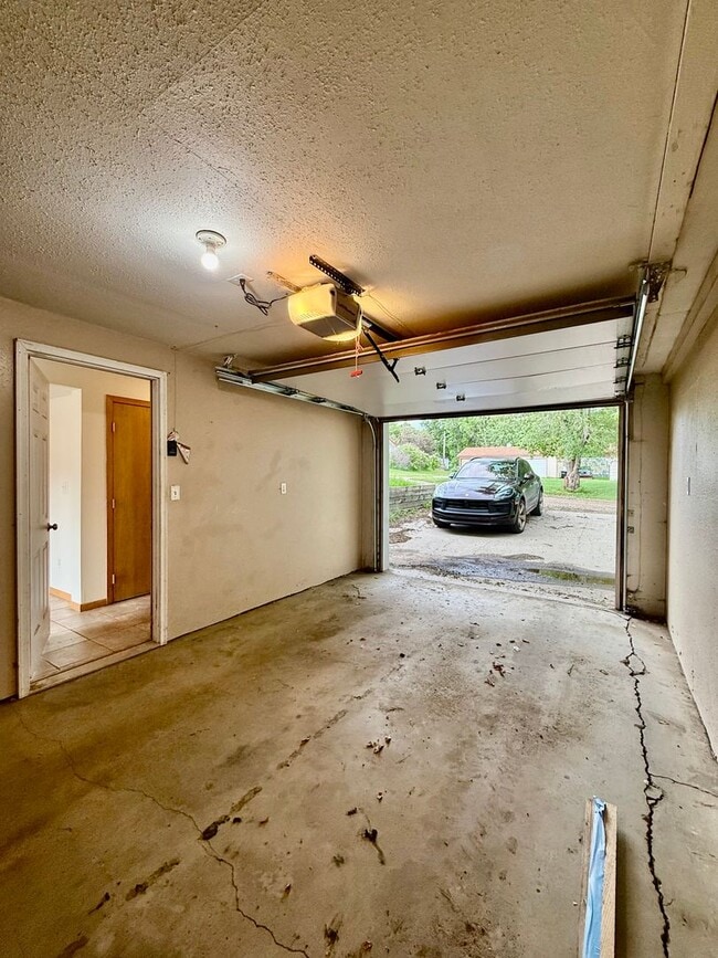Building Photo - 920 18th Ave SW