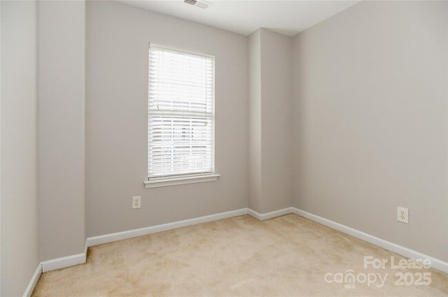 Building Photo - 332 Rock Ridge Ln