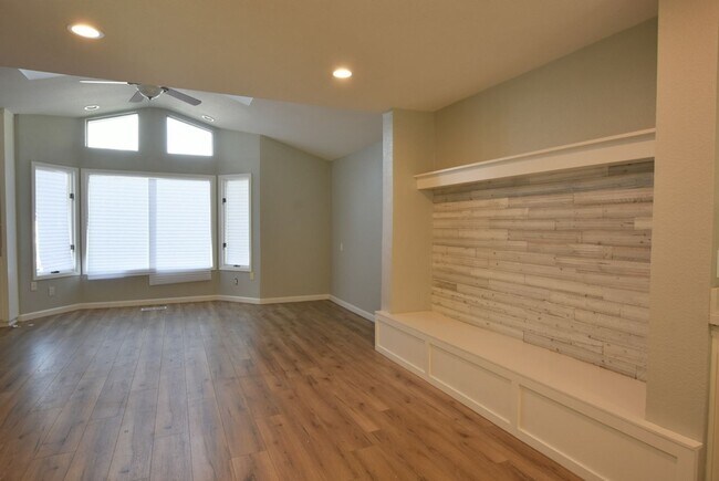 Building Photo - Remodeled and Spacious 4 Bedroom 2.5 Bath Home in Desirable South San Jose Neighborhood