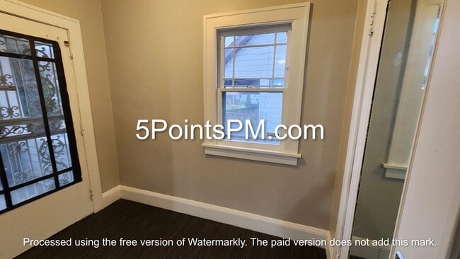 Building Photo - 13721 Alvin Ave