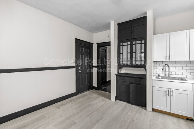 Building Photo - 4301 S 38th St