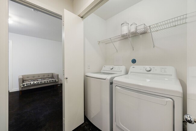 Building Photo - 824 Ruthven St