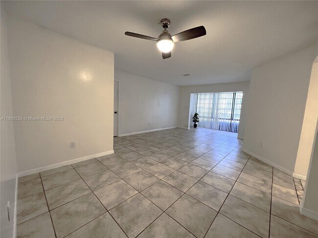 Building Photo - 9707 Hammocks Blvd