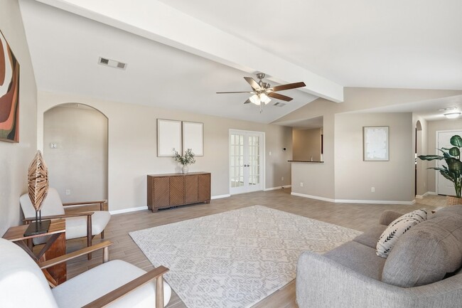 Building Photo - 1001 Strawberry Ridge Dr