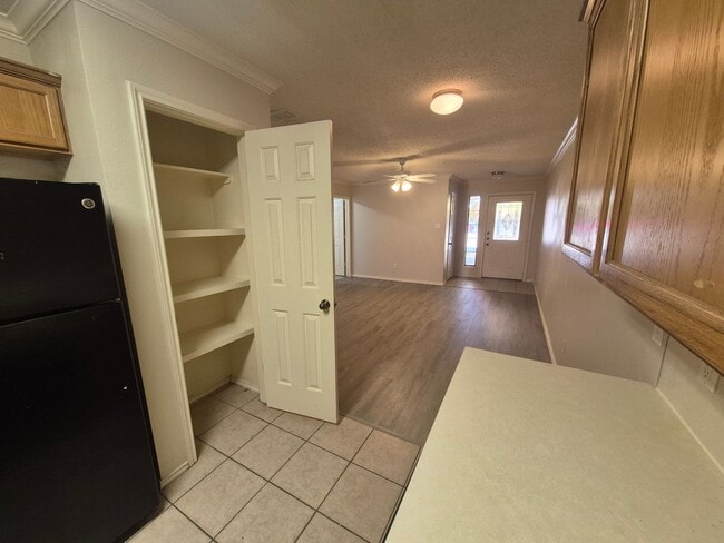 Building Photo - 809 N Evanston Ave