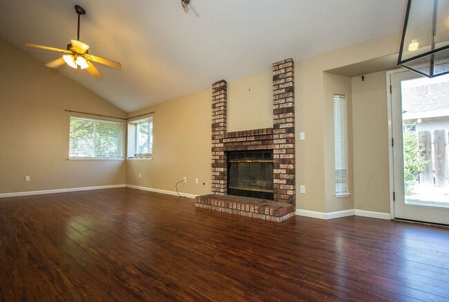 Building Photo - Price Reduction Alert!!! Beautiful 3 Bedro...