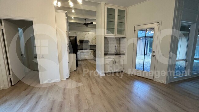 Building Photo - 3701 Leathertop Dr