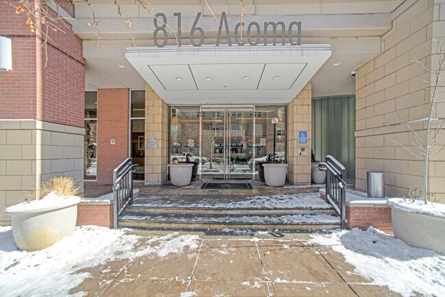Building Photo - 816 Acoma St