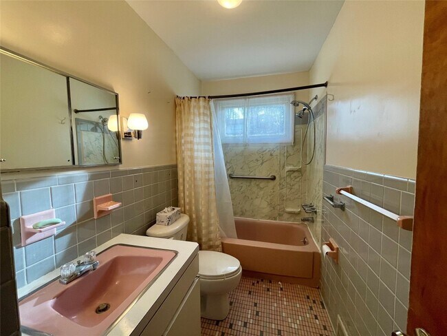 Building Photo - 328 Chestnut Ln