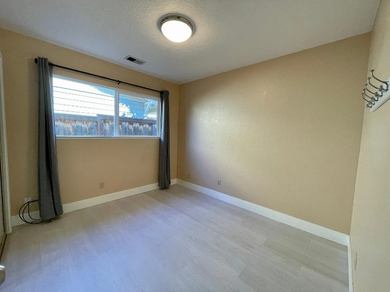 Building Photo - 412 Persifer St