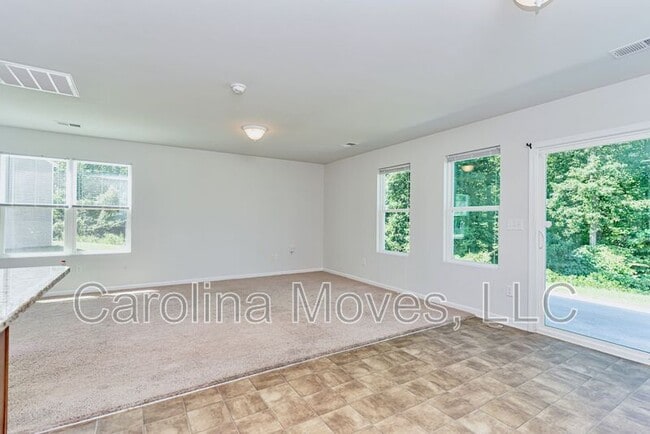 Building Photo - 250 Spirit Dr