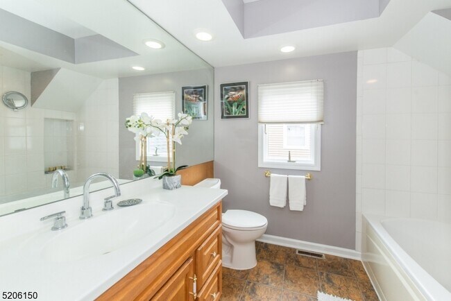 Building Photo - 326 Victor St