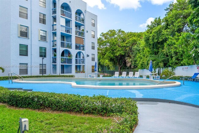 Building Photo - 9460 Fontainebleau Blvd
