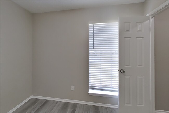 Building Photo - 3815 Regency Dr