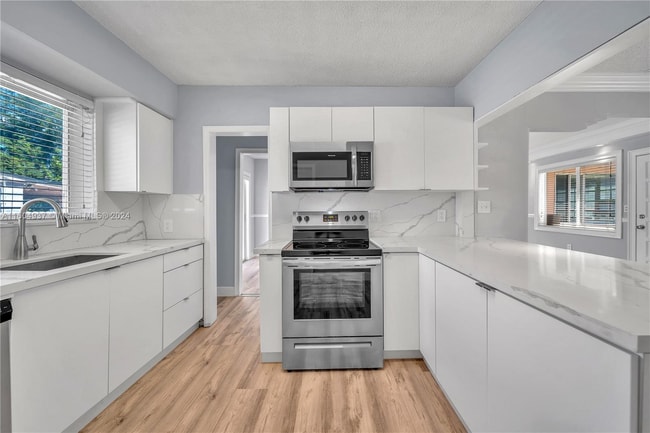 Building Photo - 2001 SW 37th Ave