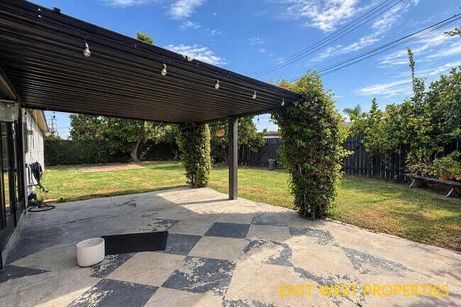 Building Photo - 10322 Maikai Dr